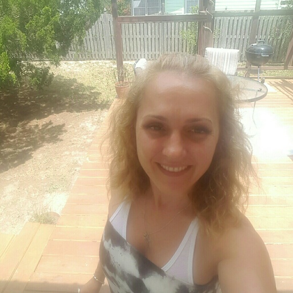 Meet your Posher, Tania - Picture 2 of 2