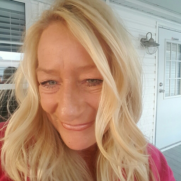 Meet your Posher, Debbie - Picture 1 of 1