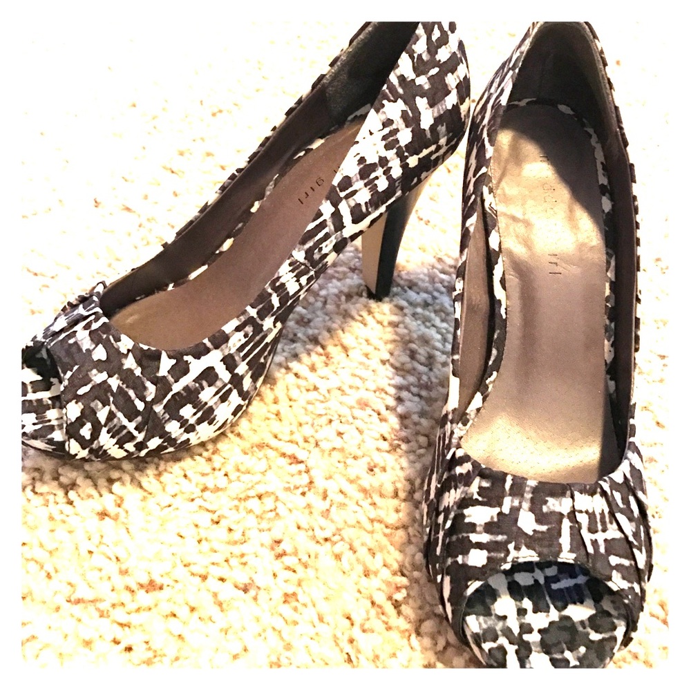 Madden Girl size 7 peep toe high heels 👠