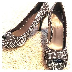 Madden Girl size 7 peep toe high heels 👠