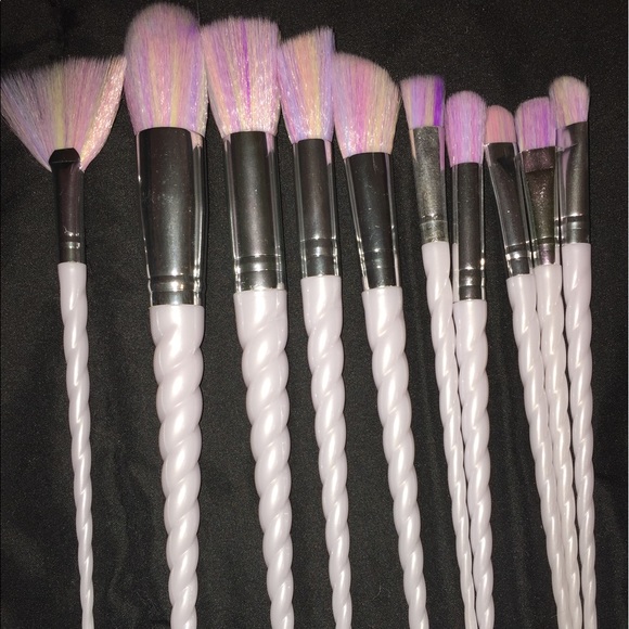 ONE LEFT 10 piece unicorn brush set - Picture 2 of 3
