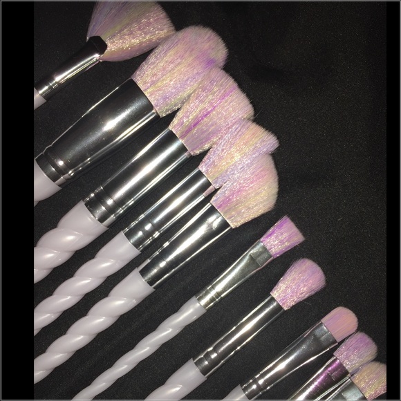 ONE LEFT 10 piece unicorn brush set - Picture 3 of 3