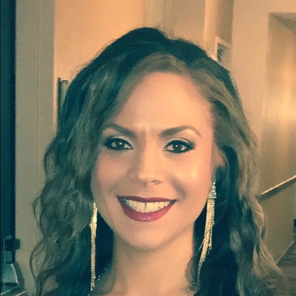 Meet your Posher, Yvette - Picture 1 of 1