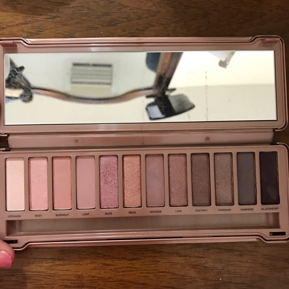 *SOLD*Urban decay eyeshadow