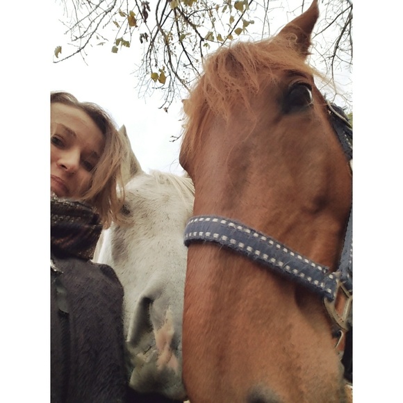 Meet your Posher, Jessica - Picture 2 of 4