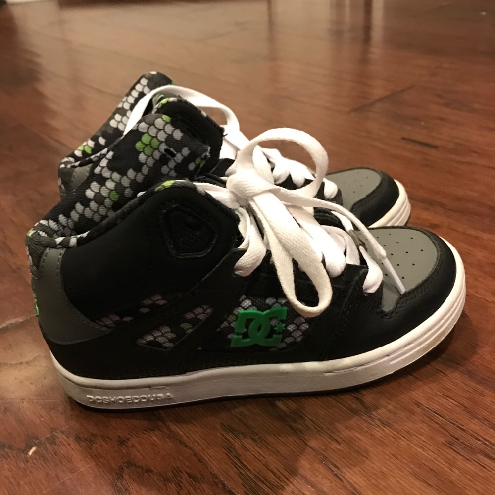 DC SHOES, like new!