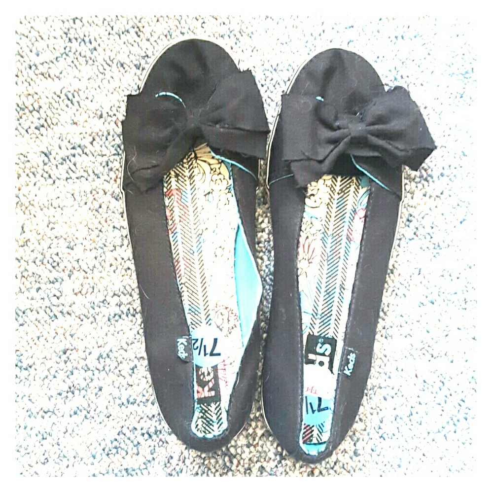 Black bow keds
