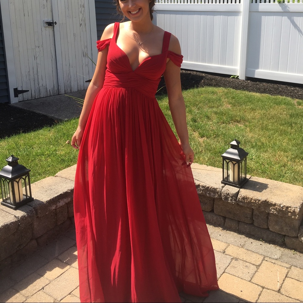Red Lulus prom dress 👗