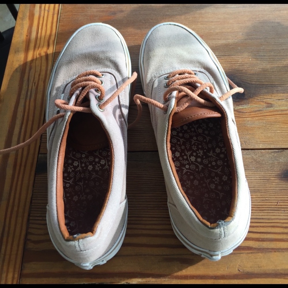 Tan vans