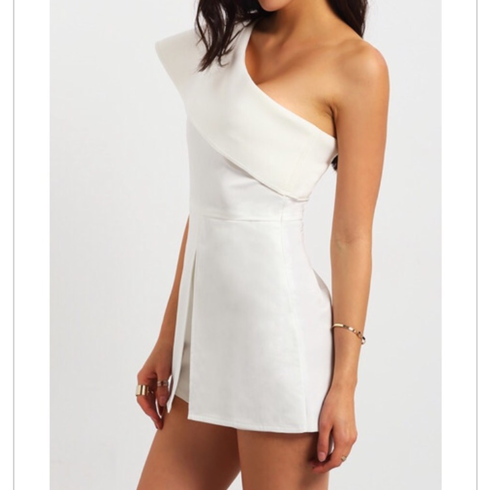π LAST ONE The "Lizzy" White one shoulder romper - Picture 3 of 3