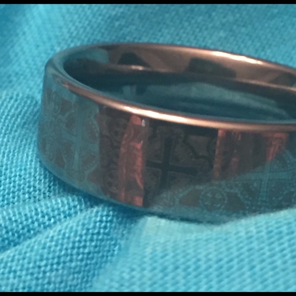 Men's size 12 wedding band.