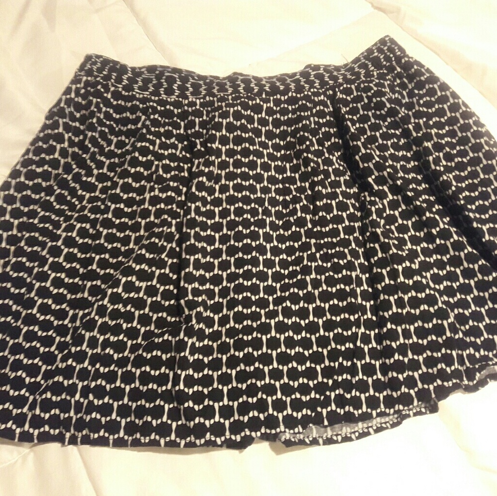 Black print skirt