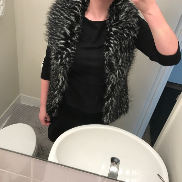 Fur vest - Picture 3 of 3
