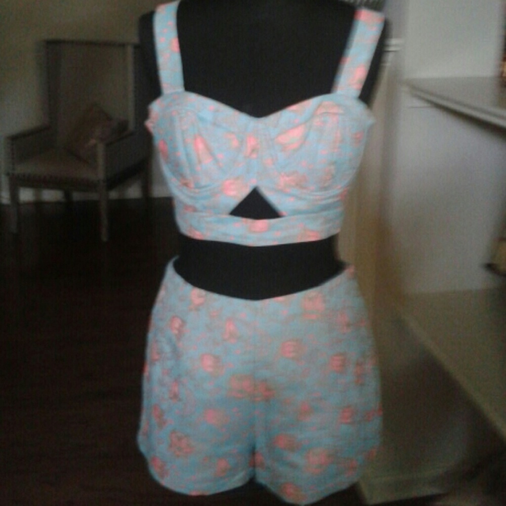 Brand new retro short set