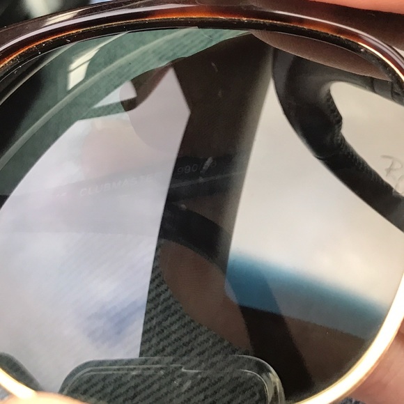 Showing posher - Picture 1 of 4