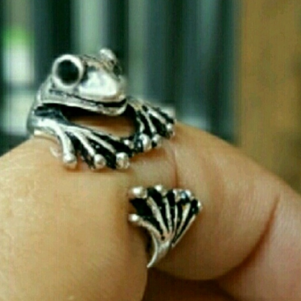 NWOT Adjustable Frog Ring