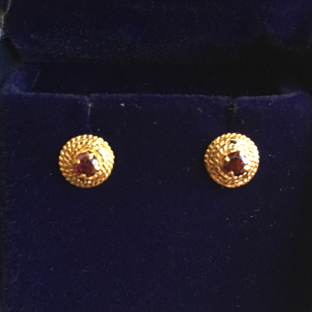 🌟HP🌟 Red stone and 18K gold earrings