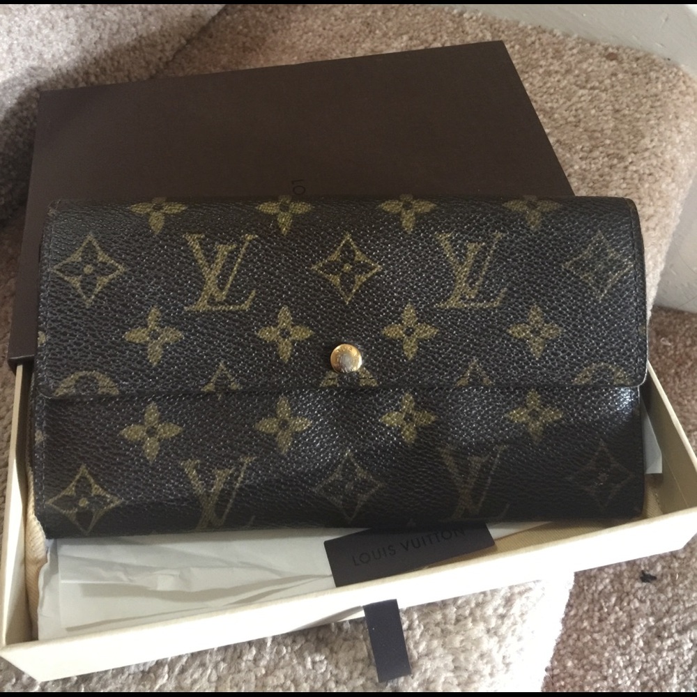 Authentic Louis Vuitton Sarah wallet