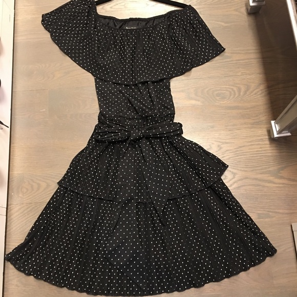 White house black market off the shoulder dress - Picture 1 of 3