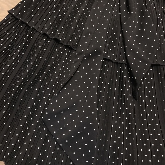 White house black market off the shoulder dress - Picture 2 of 3