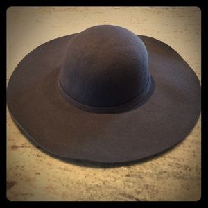 NEW YORK & COMPANY Gray Wide Brim Wool Hat.
