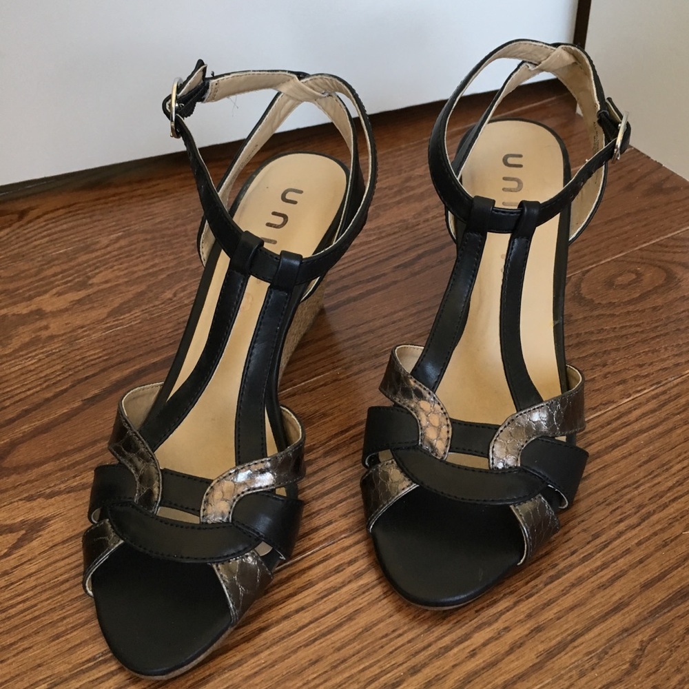 New Unisa wedge shoe.
