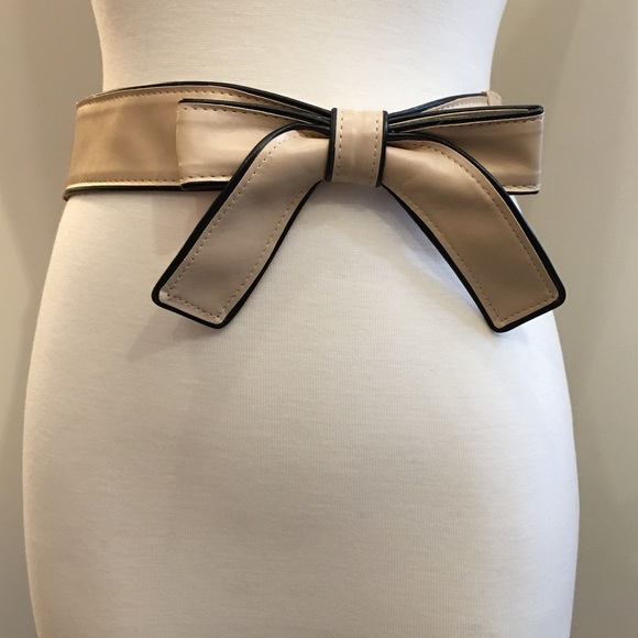 🔥🔥price drop!! 🔥🔥Beautiful bow belt - Picture 1 of 3