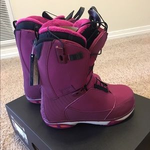 W's Solomon kiana Snowboard boots size 6