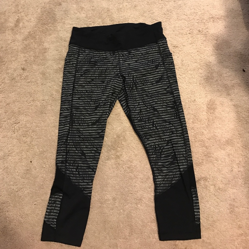 Lululemon run inspire crop II size 8