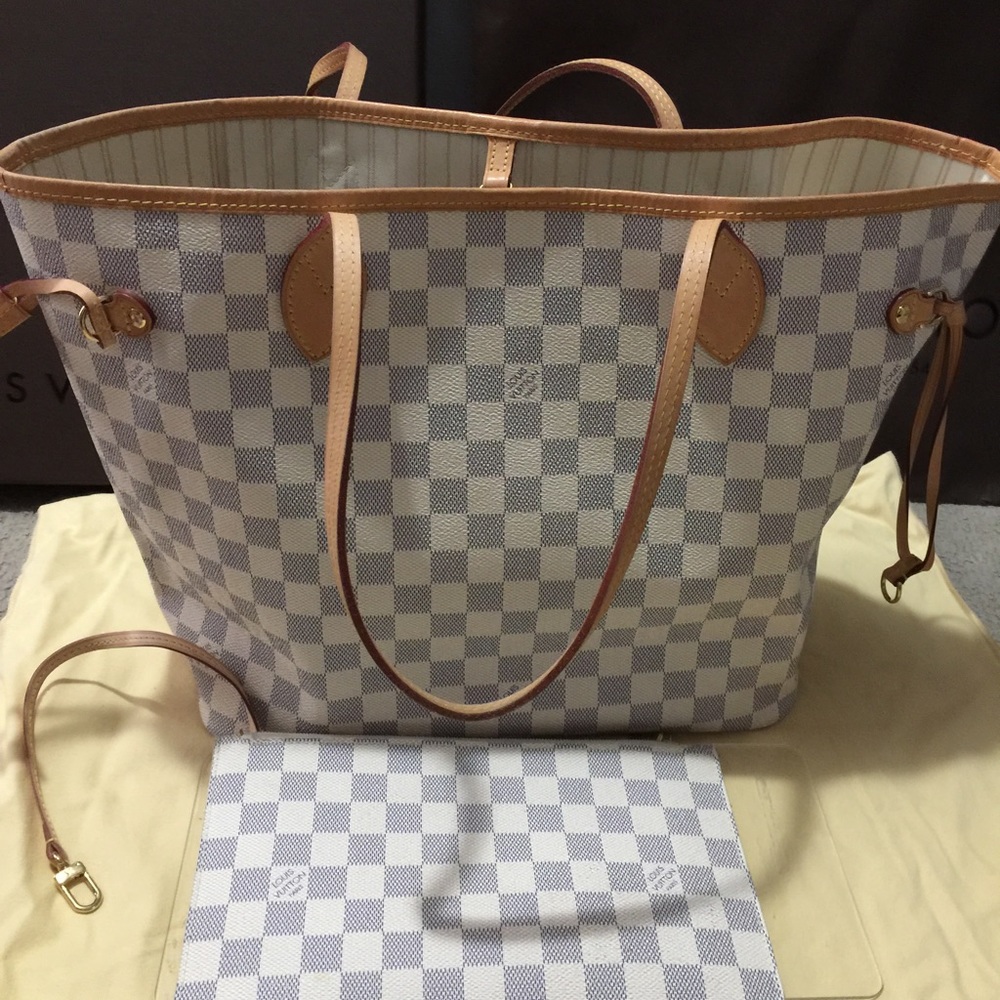 Authentic Luis Vuitton Neverfull MM D. Azur...