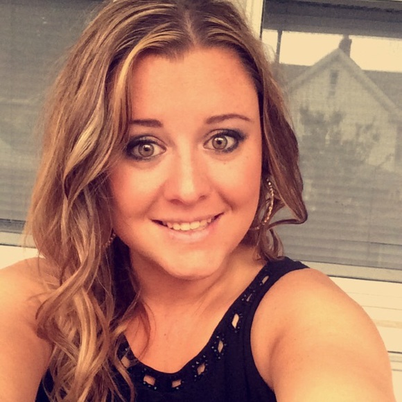 Meet your Posher, Stephanie - Picture 1 of 1