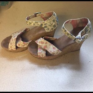 Floral wedges