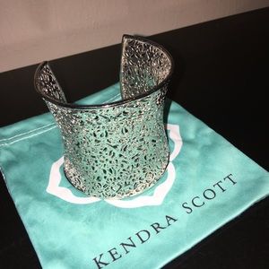 Kendra Scott bracelet