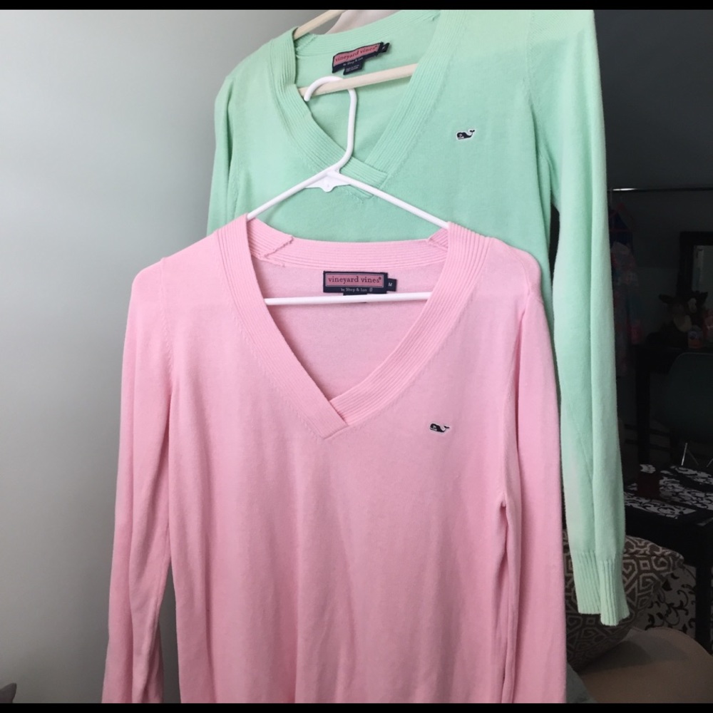 2 vineyard vines sweaters