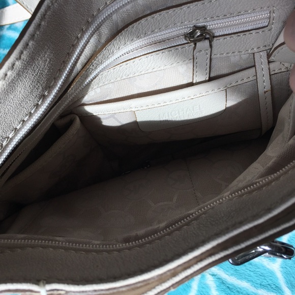 Michael Kors Crossbody - Picture 3 of 4