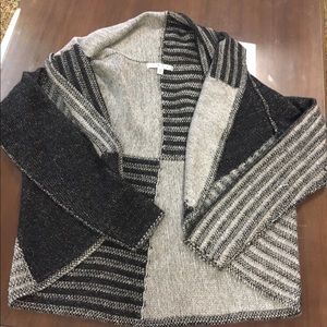 Cabi sweater topper size medium