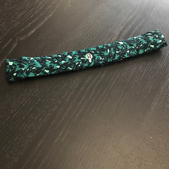 lululemon athletica Accessories - Lulu head band