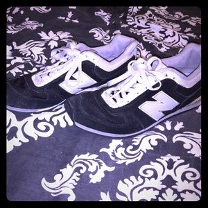 New balance tennis shoes size9 women's Black&white