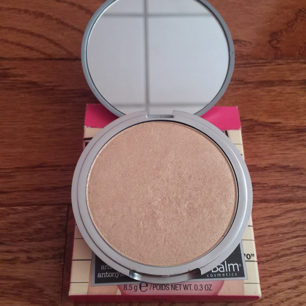 Mary-Lou Manizer Highlighter