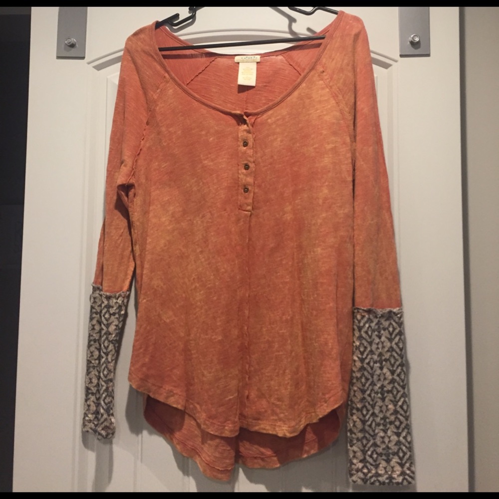 Love On Tap burnout. Size L. Light orange.