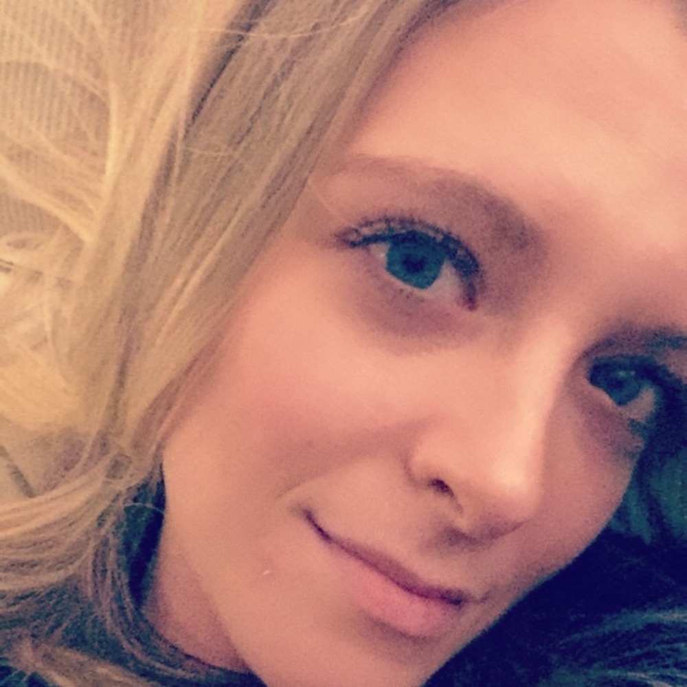 Meet your Posher, Caitlin