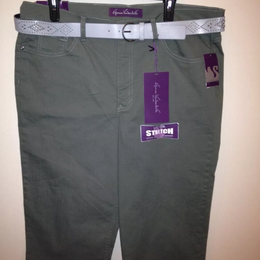Gabby Modern Fit Capri Ultra Stretch
