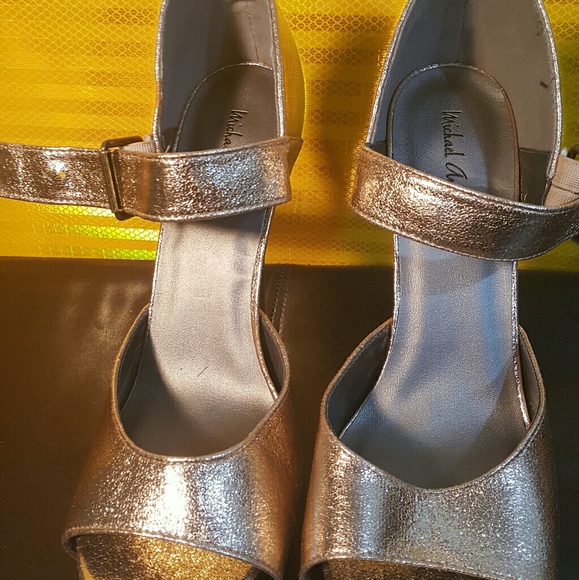 Shoes - Picture 3 of 4