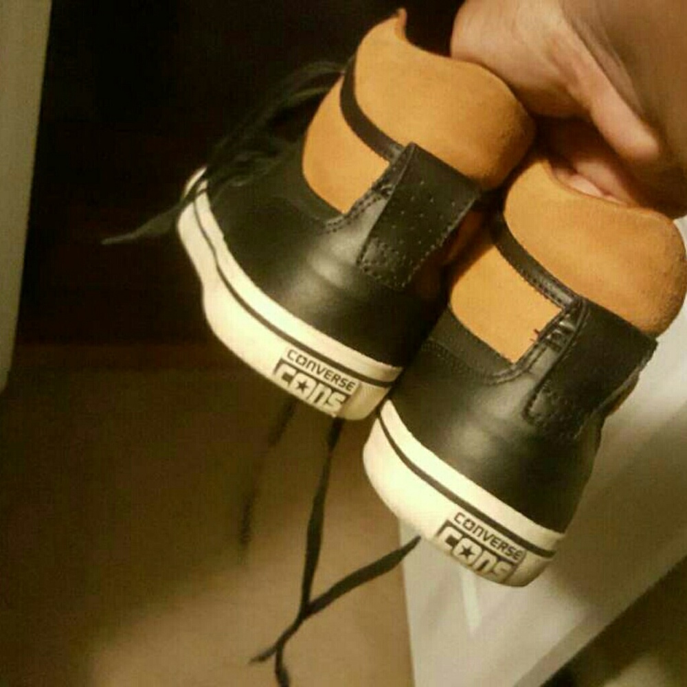 Converse - Picture 2 of 2