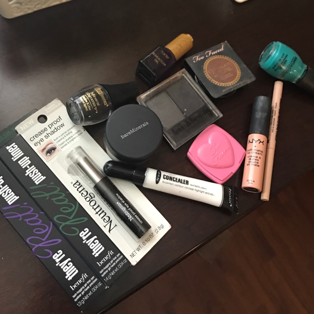 13pc makeup Lot !!!!! Two faced Tarte and more