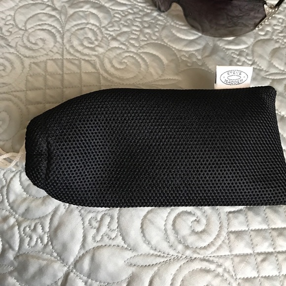 Steve Madden Sunglasses - Picture 2 of 3