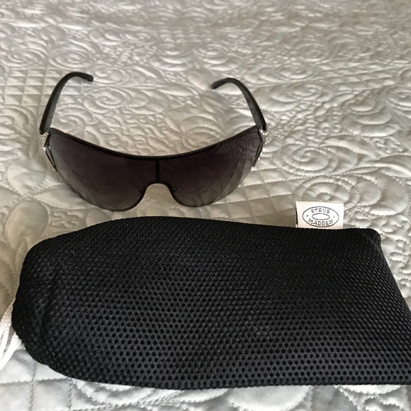 Steve Madden Sunglasses - Picture 3 of 3