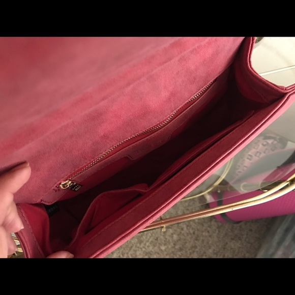 *SOLD ON Ⓜ️ERCARI NWT BCBG  Handbag* - Picture 4 of 7