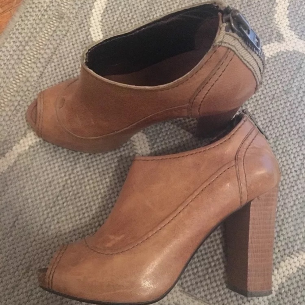 Tan Apepazza leather booties size 8.5