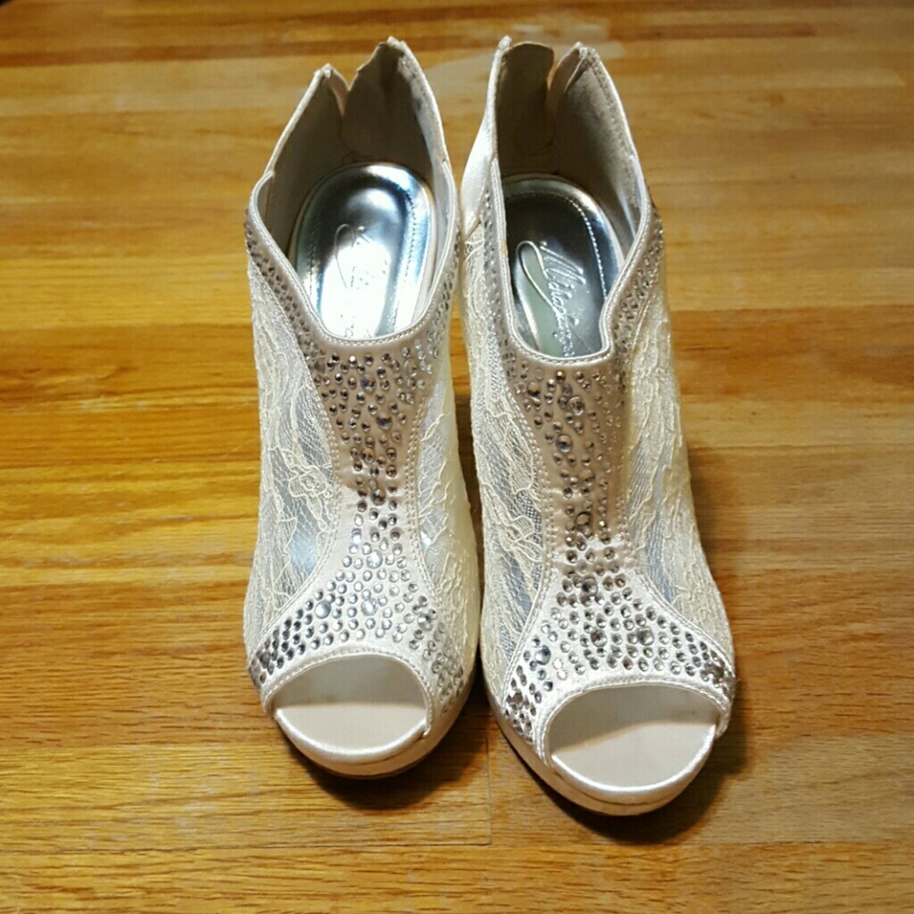Rhinestone lace pumps